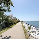 4 Apartment *