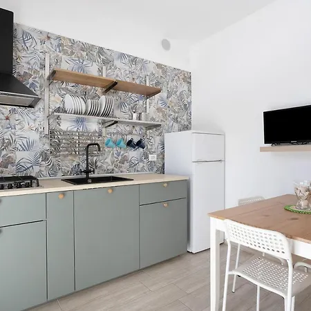 4 Apartment *