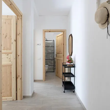 Apartment 4 *