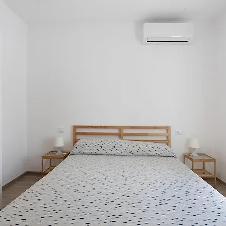 4 Apartment *