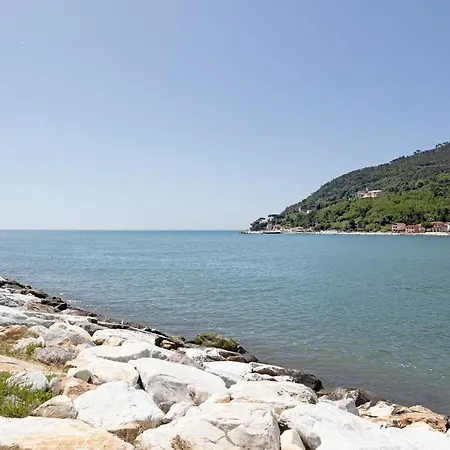 4 * Ameglia
