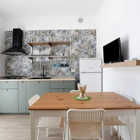 Apartment 4 *